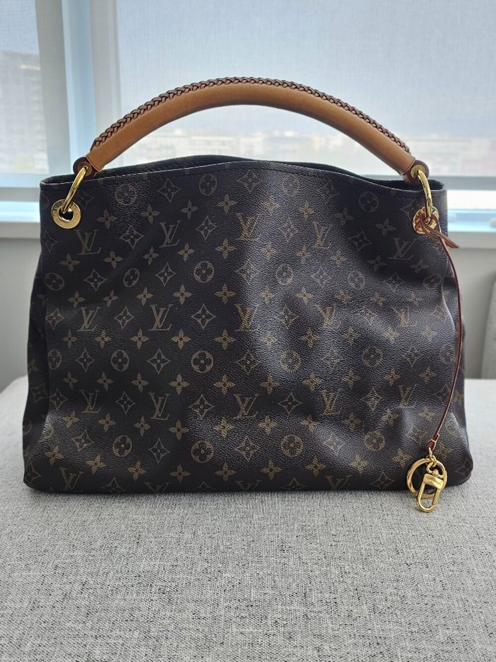 Louis Vuitton Artsy Shoulder Bag MM Brown Canvas Monogram
